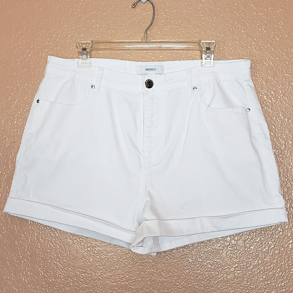 NWOT Forever 21 White Shorts - Size 16